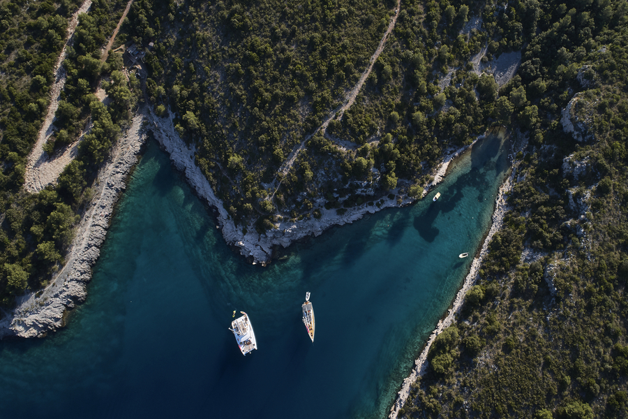 Catamarano vs Monoscafo - Qual è Meglio?